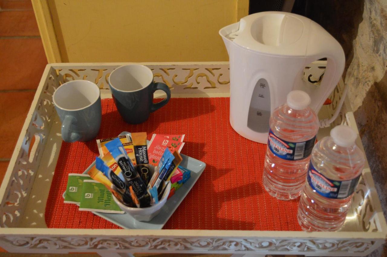 Les Loups Dans La Bergerie Bed & Breakfast Banne ภายนอก รูปภาพ