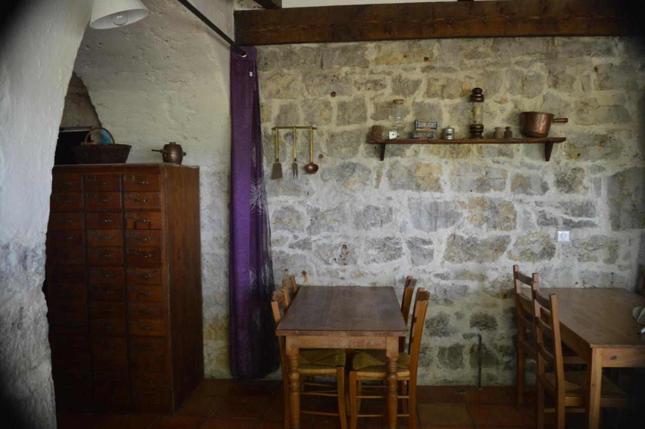 Les Loups Dans La Bergerie Bed & Breakfast Banne ภายนอก รูปภาพ