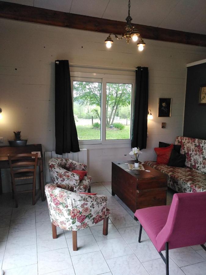 Les Loups Dans La Bergerie Bed & Breakfast Banne ภายนอก รูปภาพ